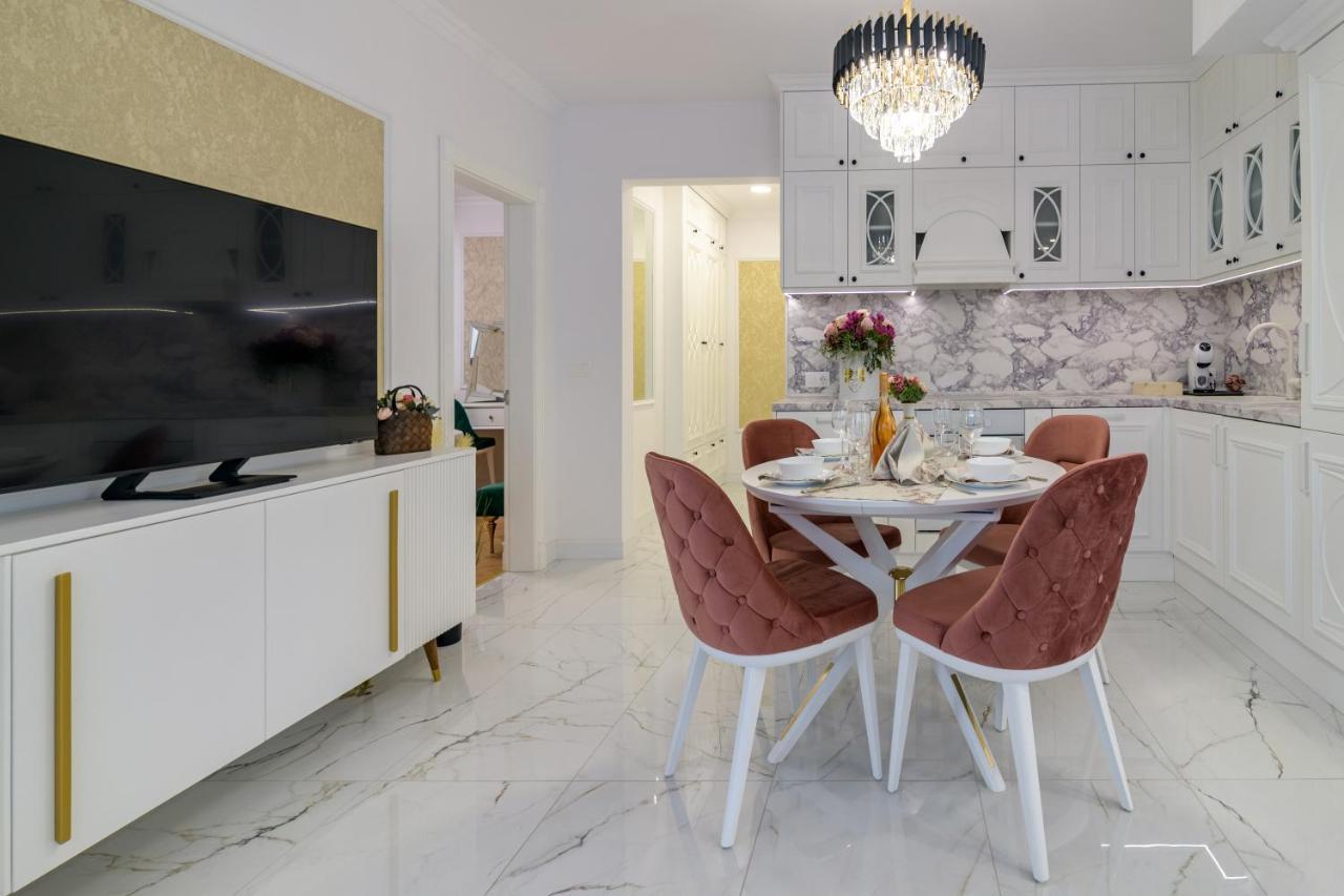 Лукс На Море Luxury Apartment In Downtown With Garage Varna Bagian luar foto
