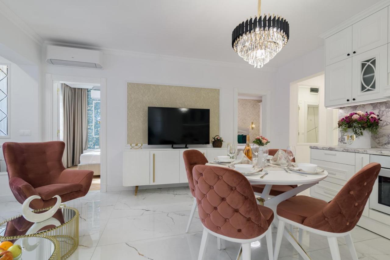 Лукс На Море Luxury Apartment In Downtown With Garage Varna Bagian luar foto