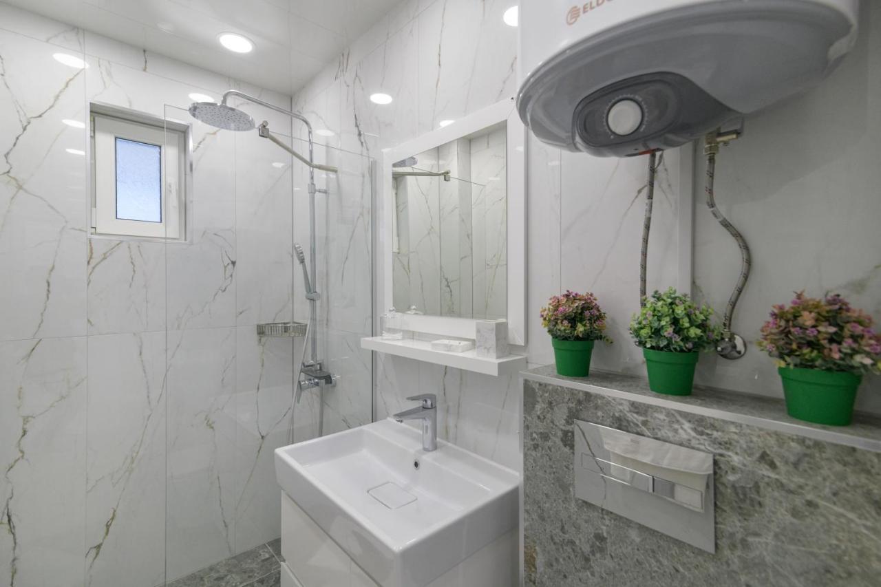 Лукс На Море Luxury Apartment In Downtown With Garage Varna Bagian luar foto